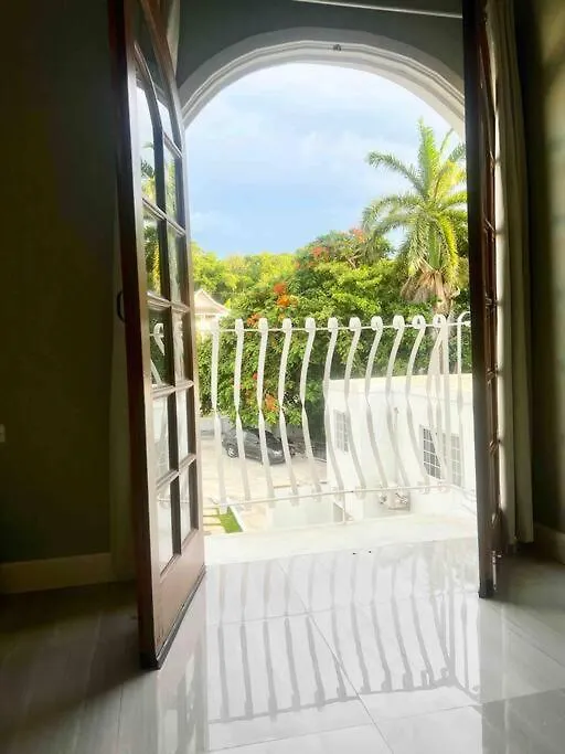 アパート モンテゴ・ベイCharming Sea View Townhouseアパートメント ジャマイカ